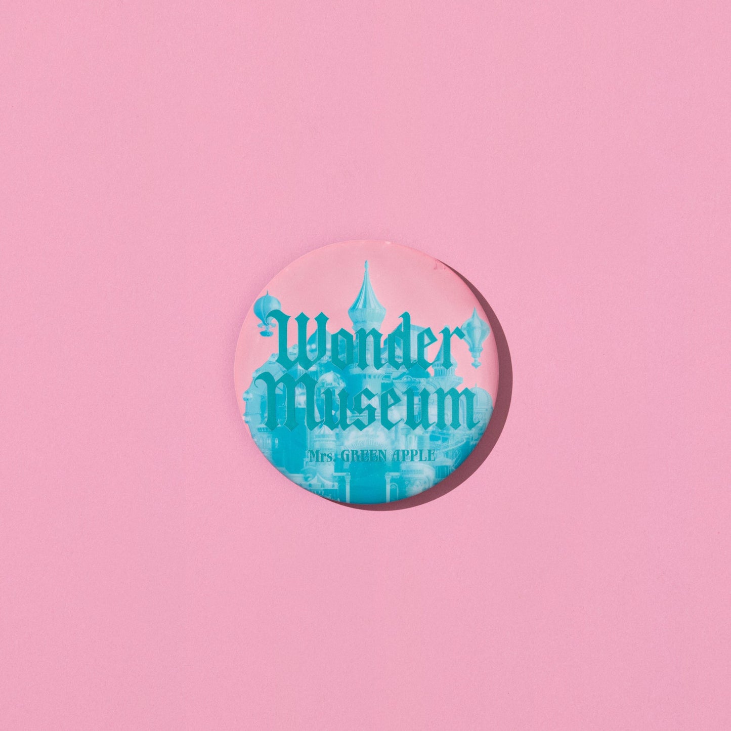 🍏 Mrs. GREEN APPLE - 『Wonder Museum』 - 徽章(Pink) ♪︎ - 【中期預購-9月上旬】