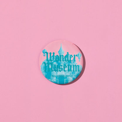 🍏 Mrs. GREEN APPLE - 『Wonder Museum』 - 徽章(Pink) ♪︎ - 【中期預購-9月上旬】