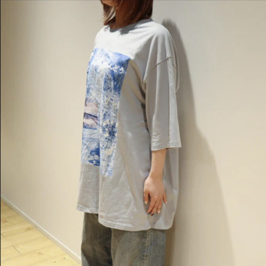 🌙 YORUSHIKA - 二人稱展 - T-Shirt C Blue Gray ♪︎ - 【中期預購-7月中旬】