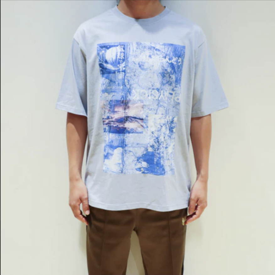 🌙 YORUSHIKA - 二人稱展 - T-Shirt C Blue Gray ♪︎ - 【中期預購-7月中旬】
