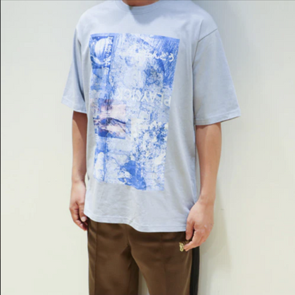 🌙 YORUSHIKA - 二人稱展 - T-Shirt C Blue Gray ♪︎ - 【中期預購-7月中旬】
