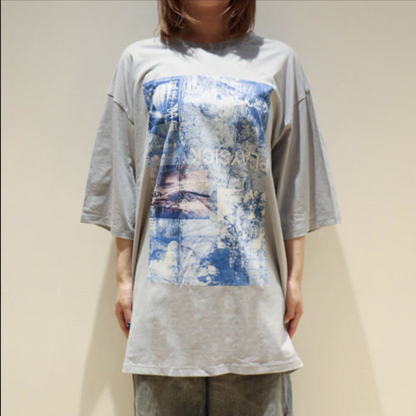 🌙 YORUSHIKA - 二人稱展 - T-Shirt C Blue Gray ♪︎ - 【中期預購-7月中旬】